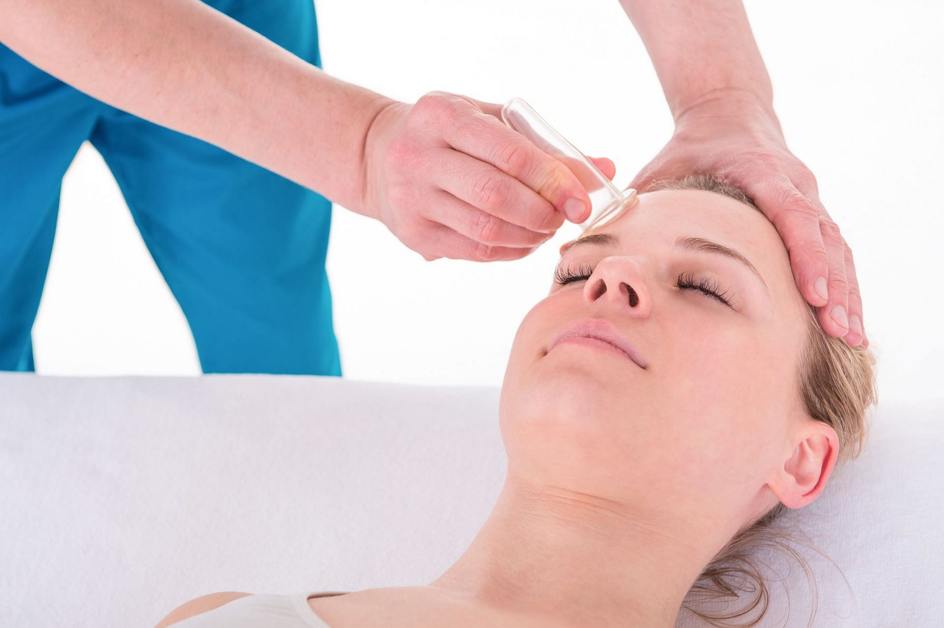 Facial-Cupping (Image via Getty Images/sasapanchenko)